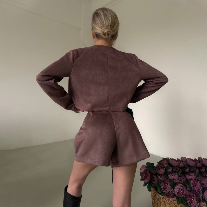 Blazer for women with an elegant cut and practical snap button details Lune London