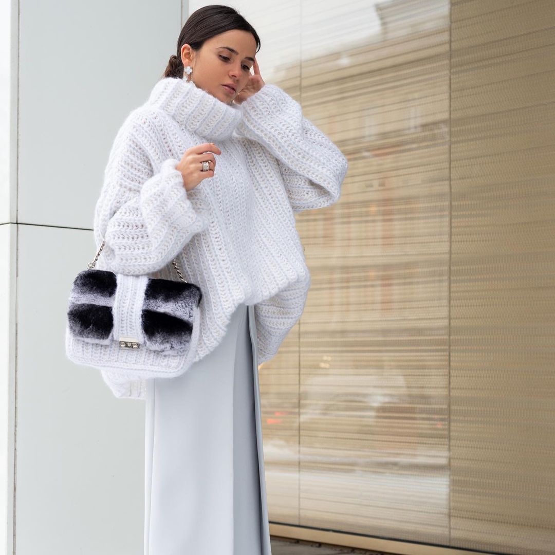 Chunky knitted sweater for women with high collar Lune London