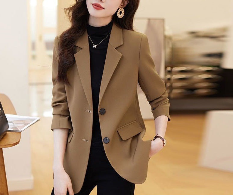 Blazer élégant pour femmes au cut classique et détails raffinés Chic & Stil