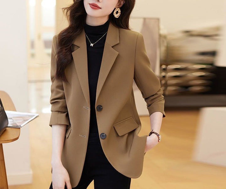 Blazer élégant pour femmes au cut classique et détails raffinés Chic & Stil