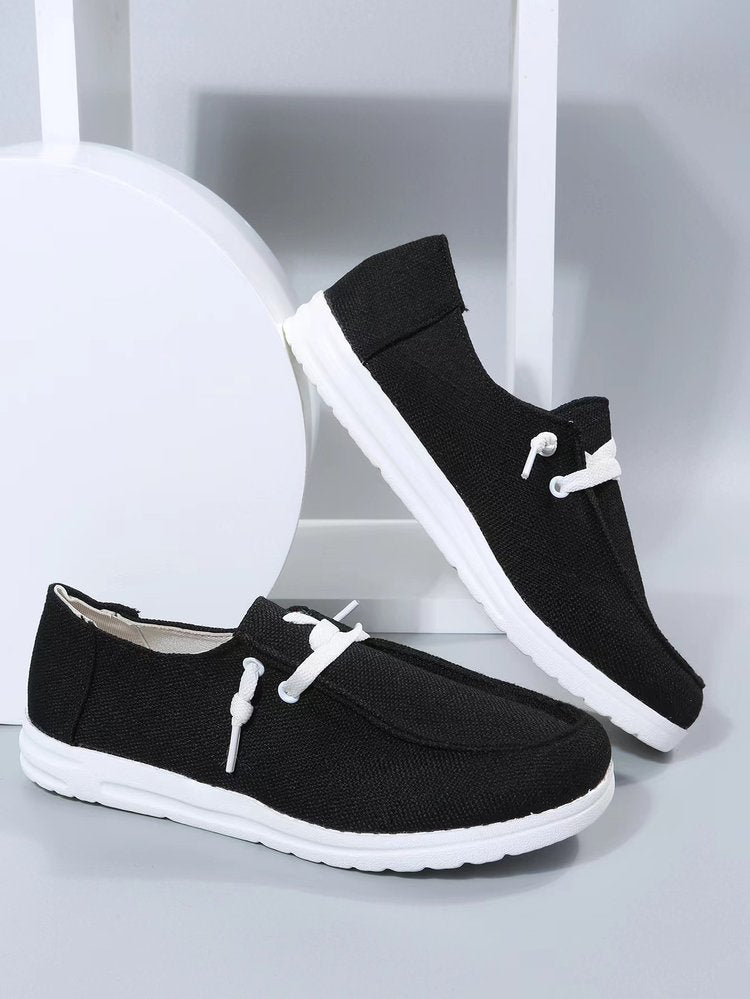 Casual slip-on sneakers for women with elastic details and non-slip sole Lune London