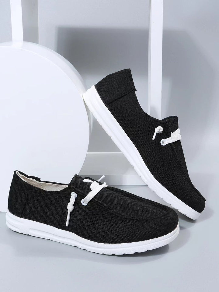 Casual slip-on sneakers for women with elastic details and non-slip sole Lune London