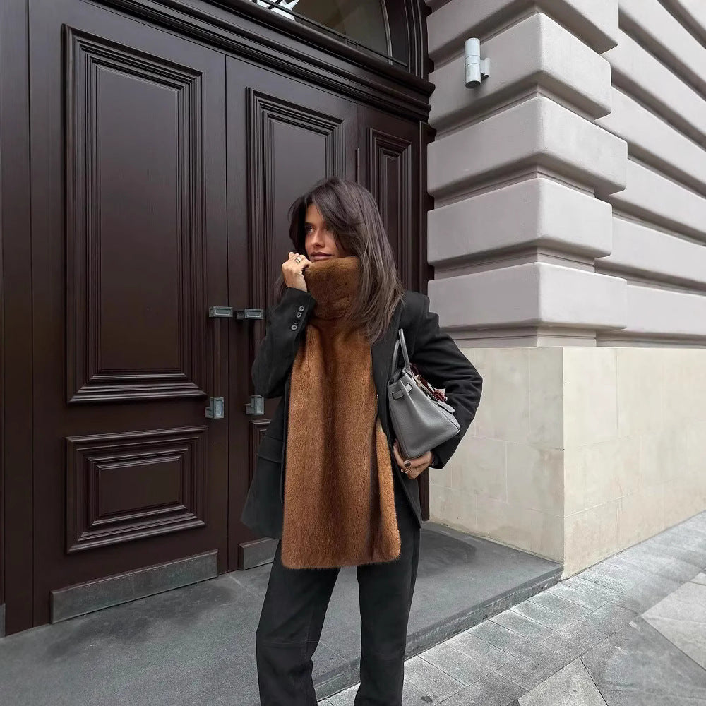 Ladies Elegant and Soft Scarf in High-Quality Material Lune London
