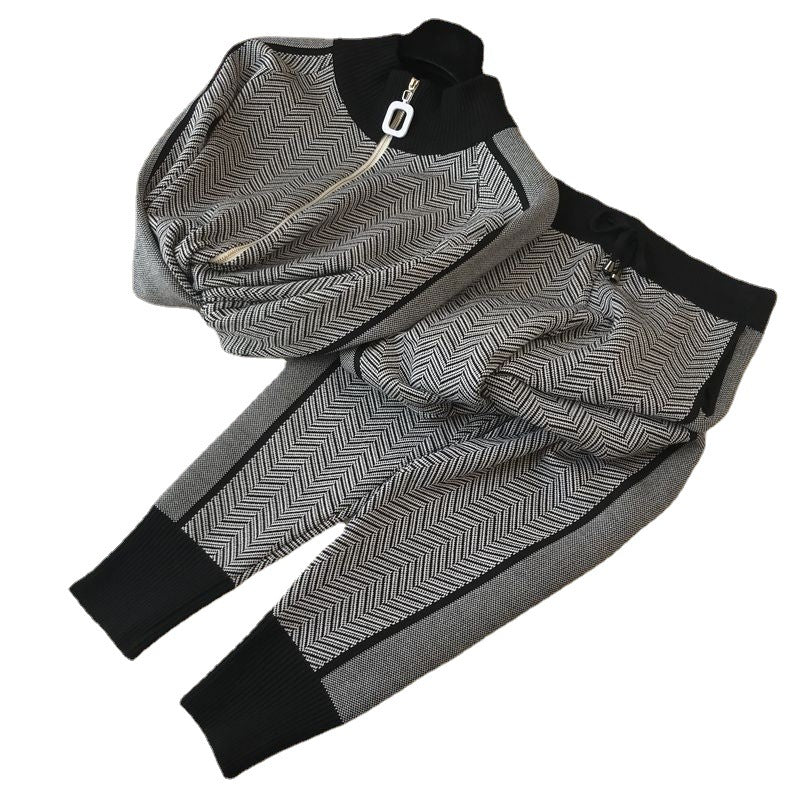 Women's sporty and modern leisure set with contrasting patterns Lune London