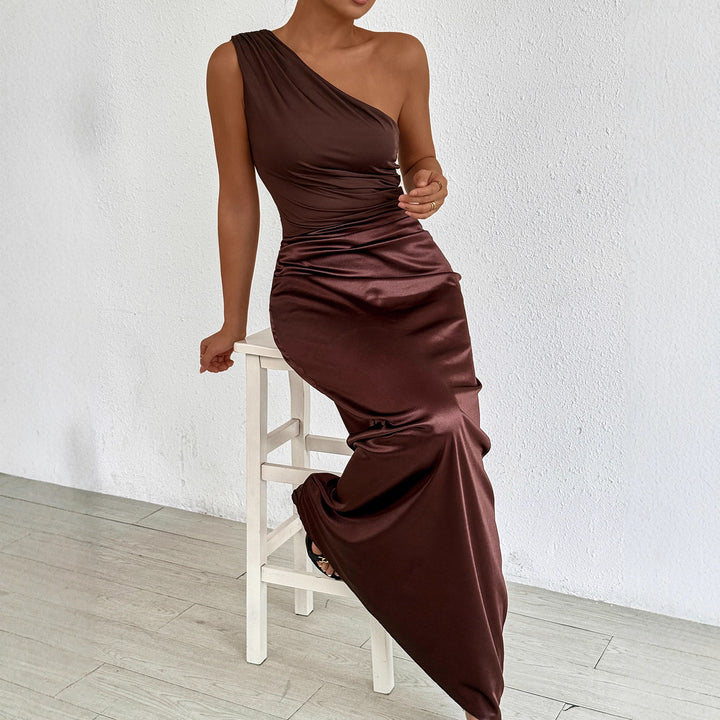 Women's Elegant and Form-Fitting Evening Dress with Asymmetrical Neckline Lune London