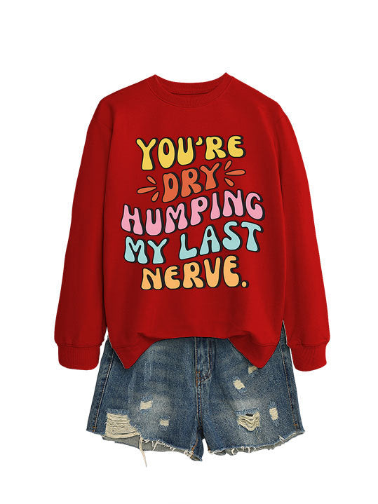 Sweat-shirt femme avec slogan de bande dessinée joyeux et coupe décontractée Chic & Stil