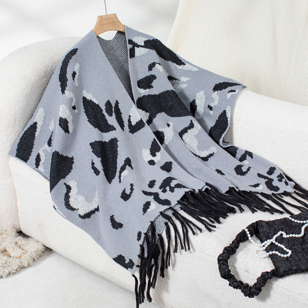 Women's soft scarf with fringe design Lune London