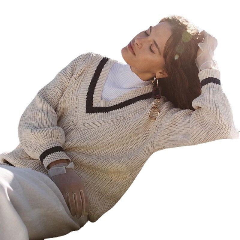 Lune London oversized knitted sweater for women with V-neck and striped sleeves