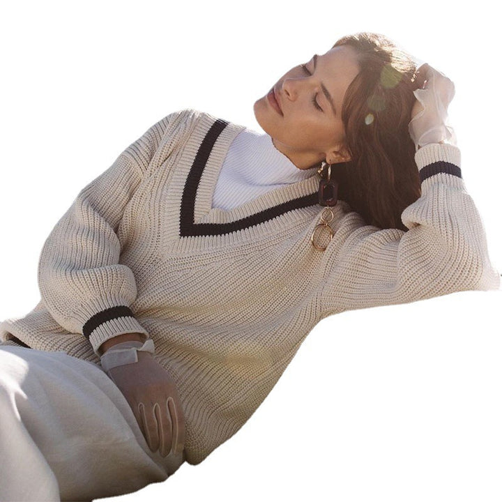 Lune London oversized knitted sweater for women with V-neck and striped sleeves