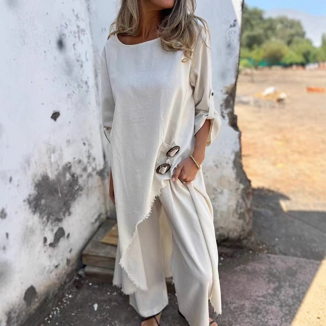 Casual maxi dress for women with a loose fit and chic button details