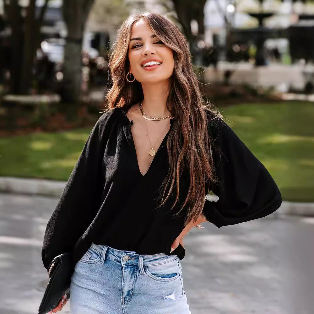 Women’s blouse with V-neck and wide sleeves Chic and Style