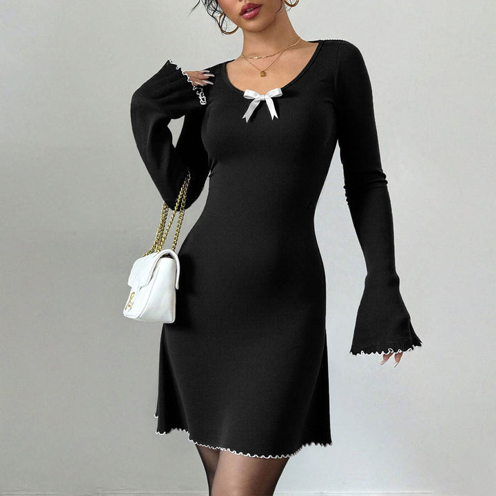 Robe mini pour femmes avec des détails de volants décoratifs et un charmant nœud décoratif Chic & Stil