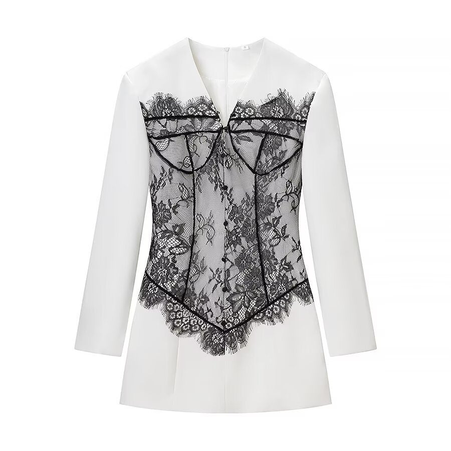 Robe en dentelle pour femmes avec un design sophistiqué et des détails élégants Chic & Stil