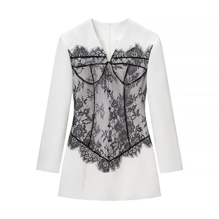 Robe en dentelle pour femmes avec un design sophistiqué et des détails élégants Chic & Stil