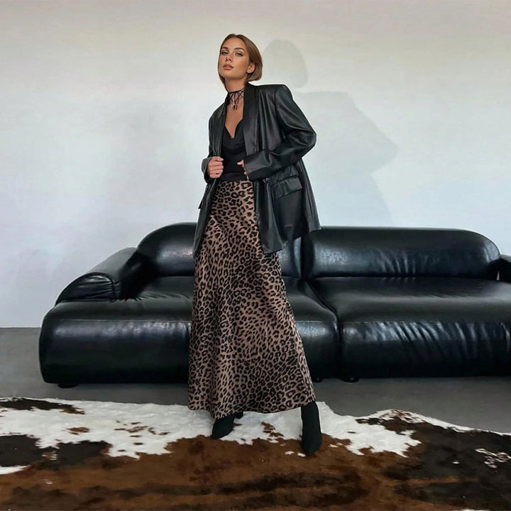 Jupe maxi pour femmes avec un motif léopard élégant et une taille haute Chic & Stil