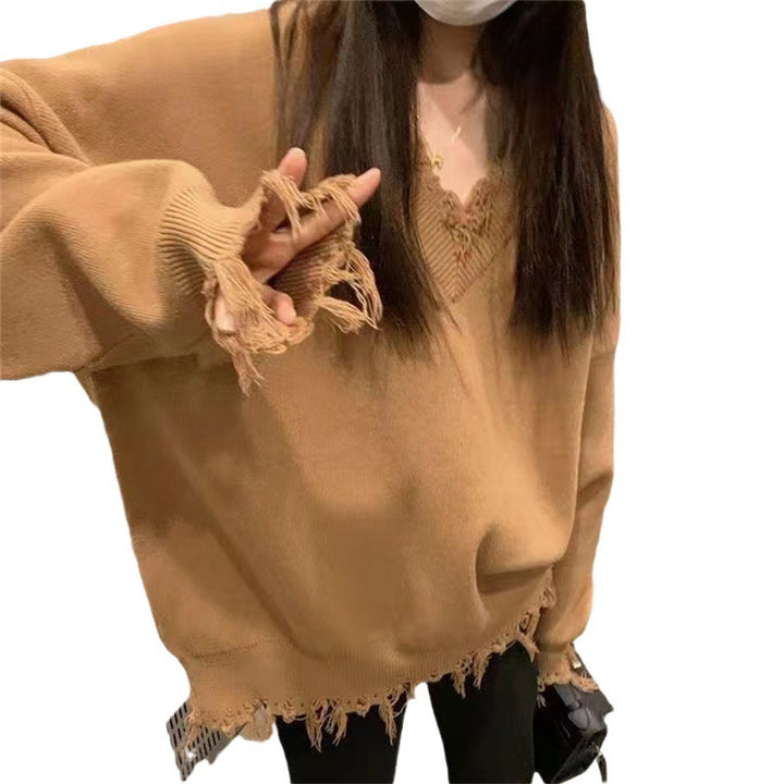 Casual knit sweater for women with V-neck fringe Lune London