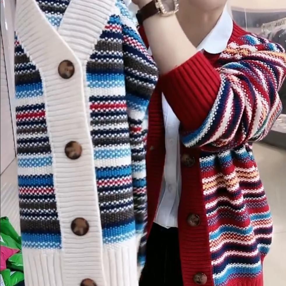 Cardigan pour femmes avec un design de rayures polyvalent Chic & Stil