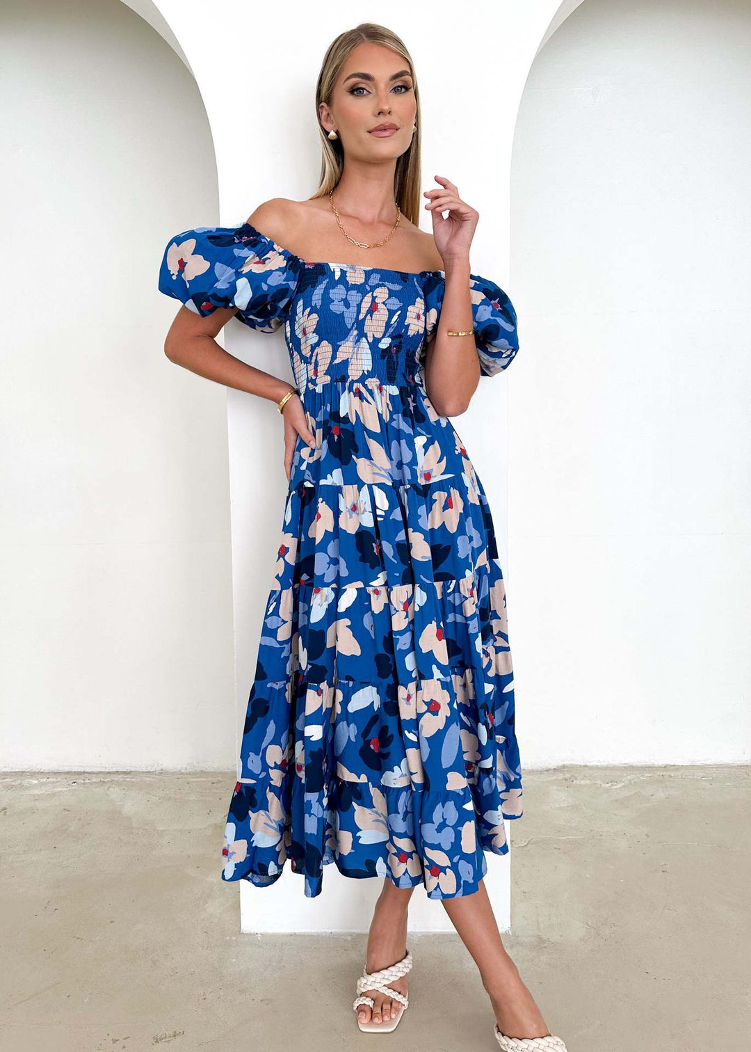 Maxi dress for women with off-shoulder design and voluminous ruffled sleeves Chic & Stil