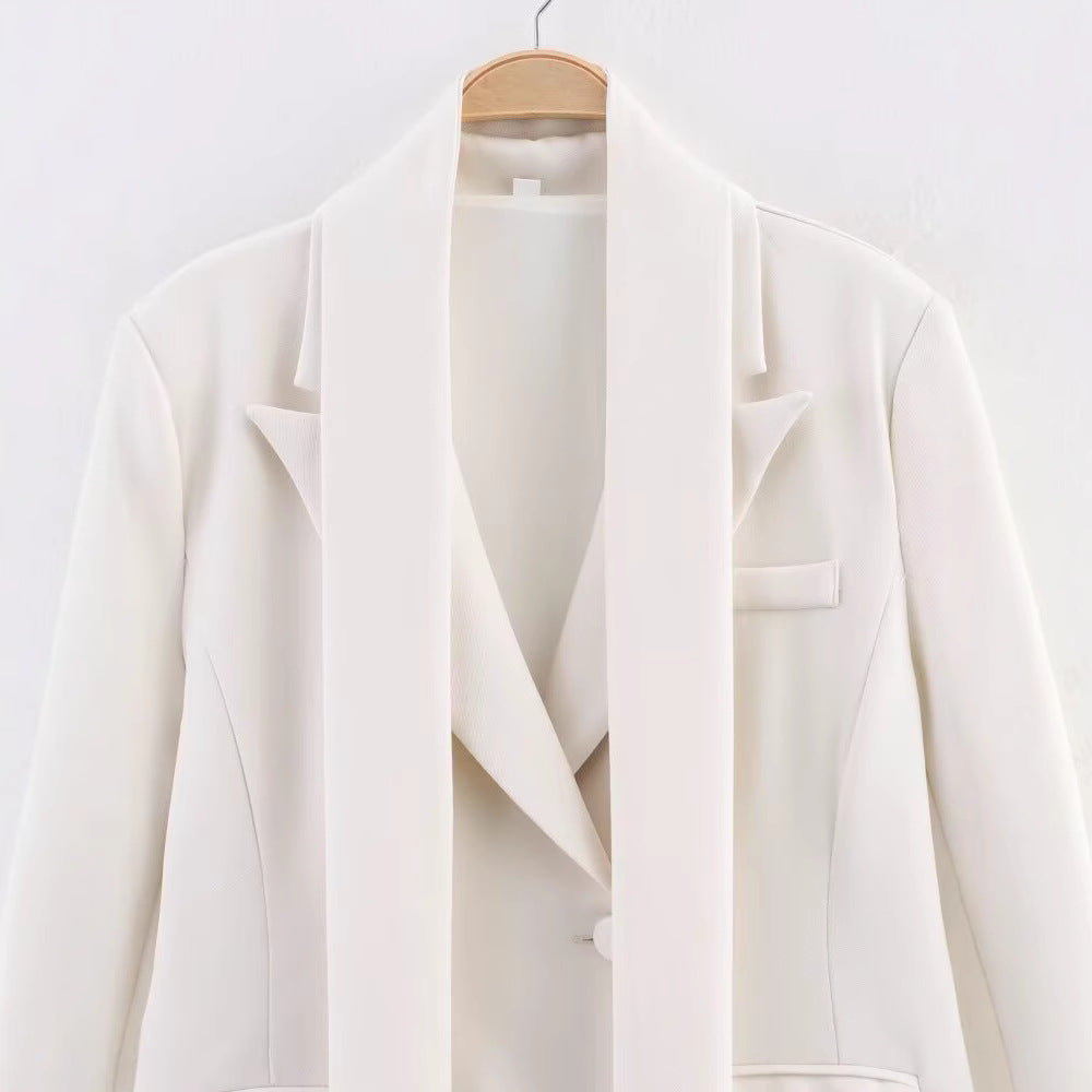 Elegant ladies' jacket with removable collar and decorative belt Lune London