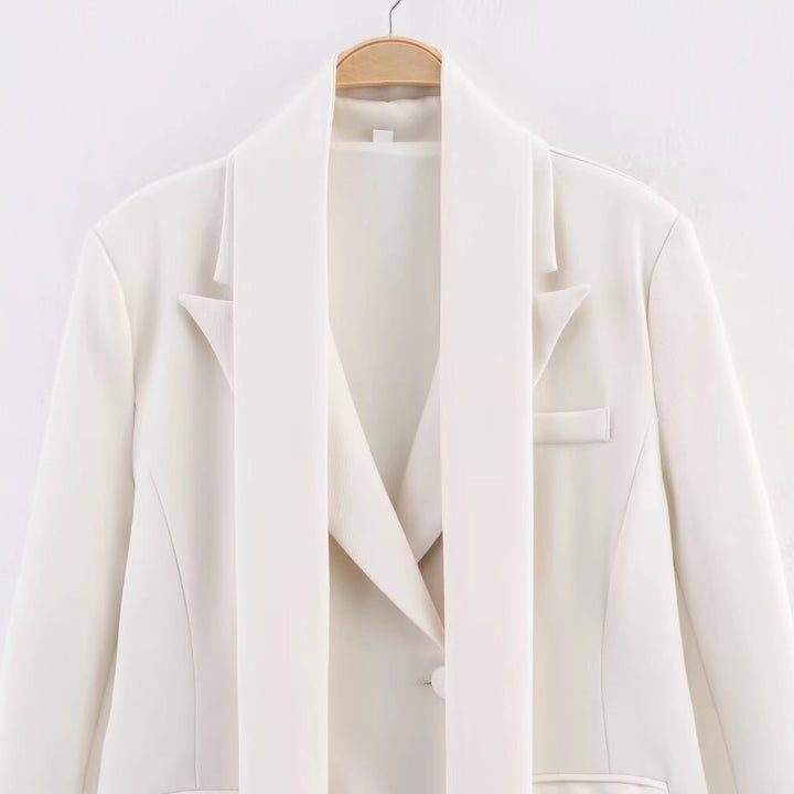 Elegant ladies' jacket with removable collar and decorative belt Lune London
