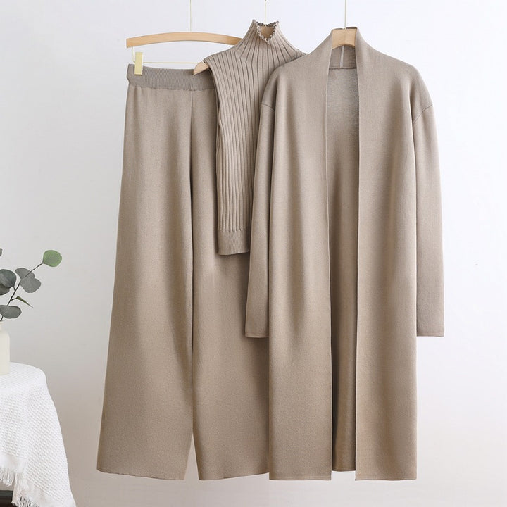 Comfortable knit loungewear set for women with long cardigan and ribbed t-shirts Lune London