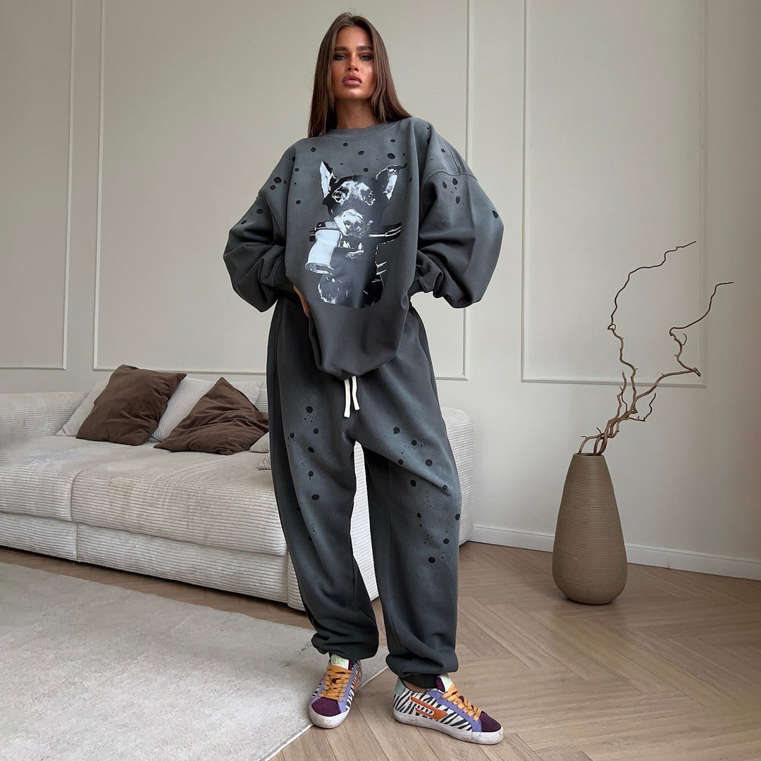 Oversized sweatshirt for women with graphic artistic pattern and casual fit Lune London