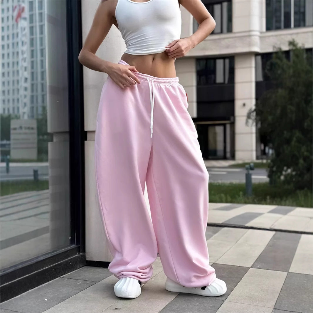 Comfortable and casual leisure pants for women with elastic waist and loose fit Lune London