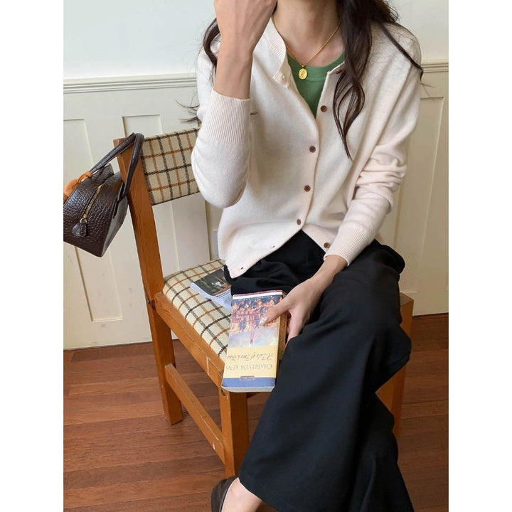 Ladies cardigan with button details and high-quality cotton Chic & Stil