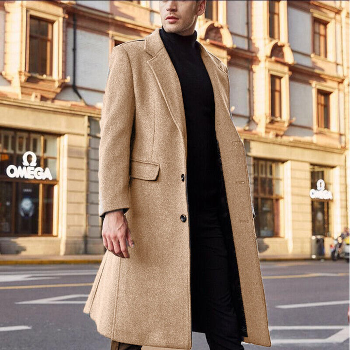 Elegant wool coat for men with a classic design featuring a deep lapel Lune London