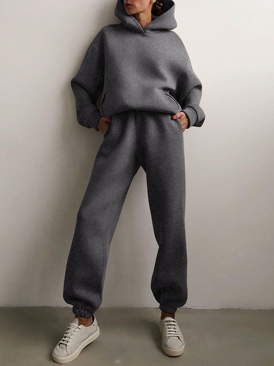 Women's sporty loungewear set with oversized hoodie and comfortable jogger pants Lune London
