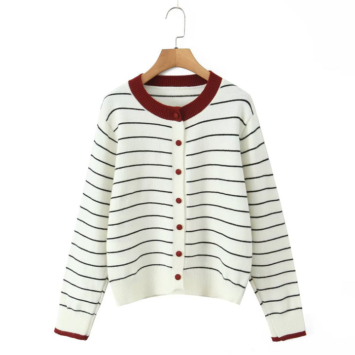 Cardigan rayé pour femmes avec encolure ronde moderne et détails de boutons Chic & Stil