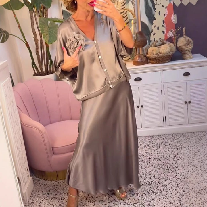 Robe maxi en soie élégante pour femmes avec une coupe innovante et des détails délicats Chic & Stil