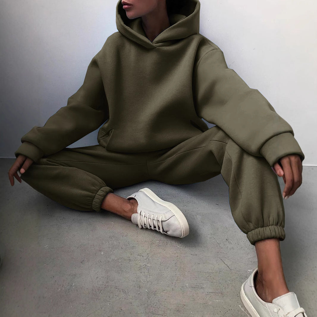 Women's sporty loungewear set with oversized hoodie and comfortable jogger pants Lune London