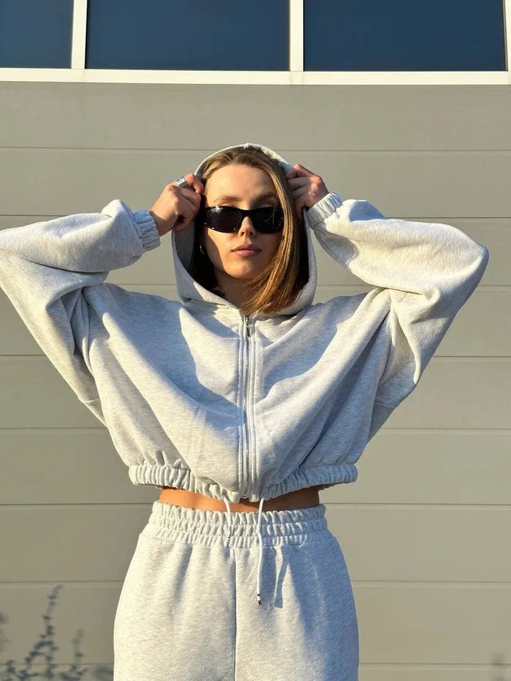 Casual hoodie for women with a cropped fit and elastic waistband Lune London