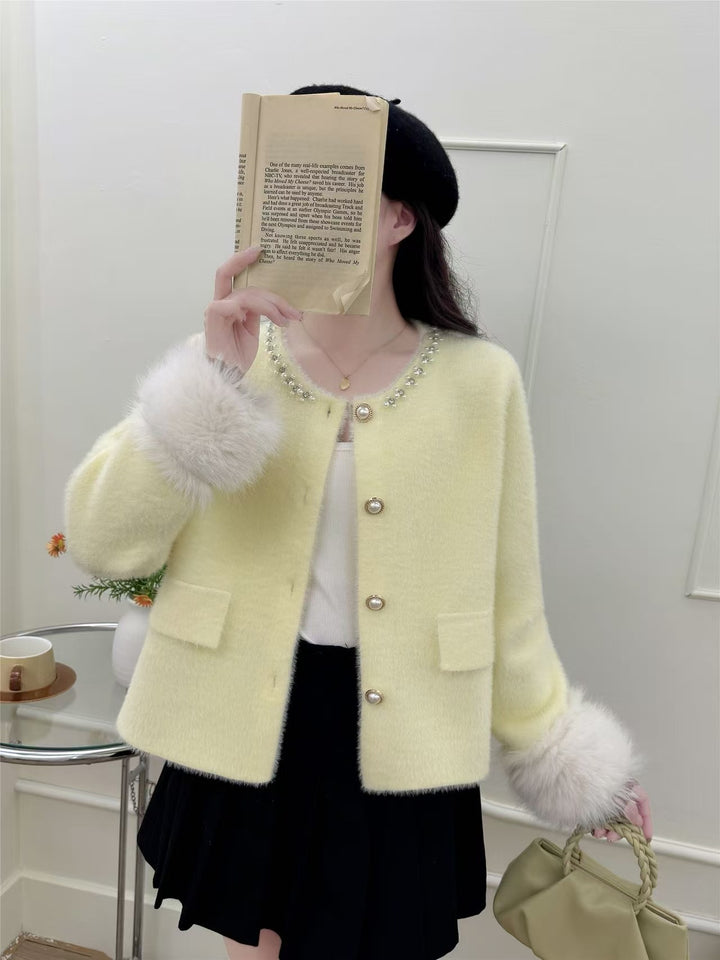 Cardigan élégant pour femmes avec décoration de perles et manches duveteuses Chic & Stil