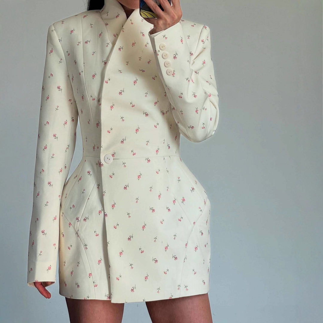 Trendy blazer dress for women with floral design and fitted cut Lune London