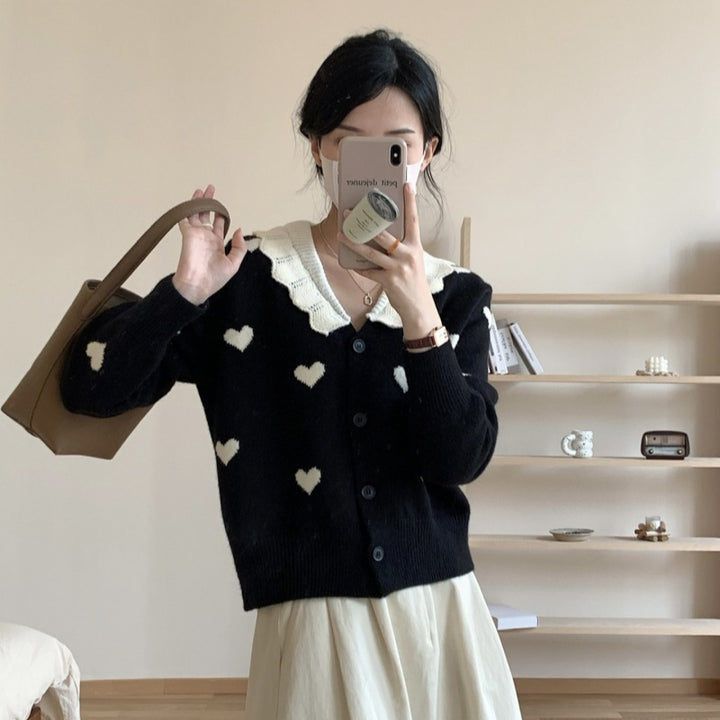 Knit jacket for women with heart pattern and classic collar Lune London