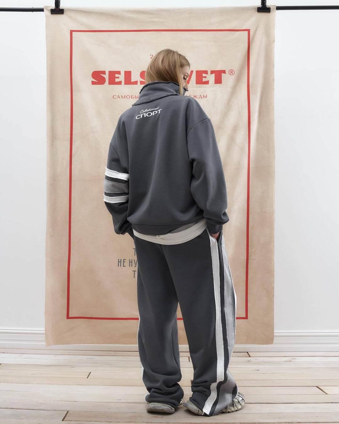 Women's sporty sweatshirt set with side stripes and a high collar Lune London