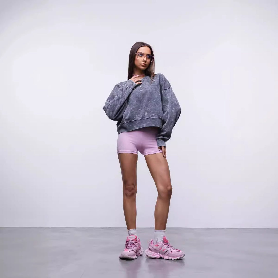 Short sweatshirt for women with wide sleeves and a trendy wash effect Lune London