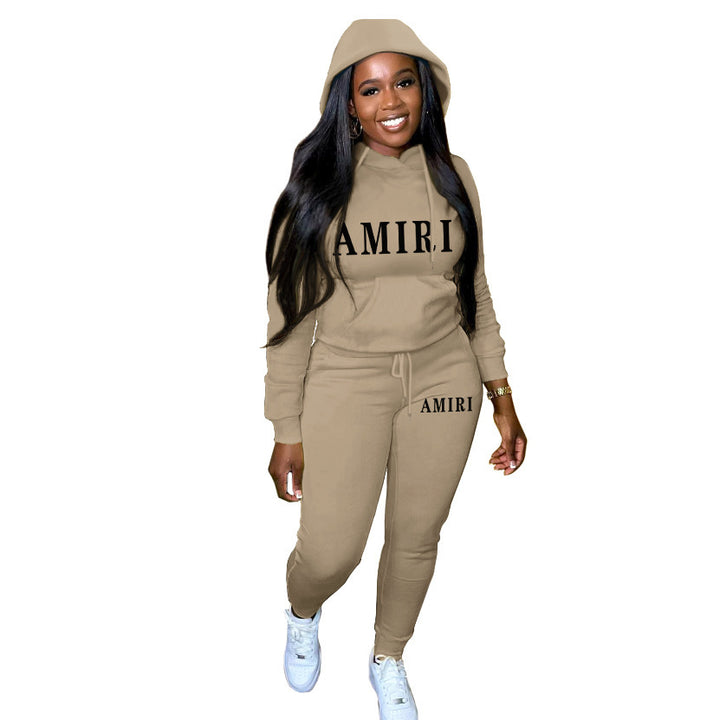 Ladies jogging suit with modern logo Lune London
