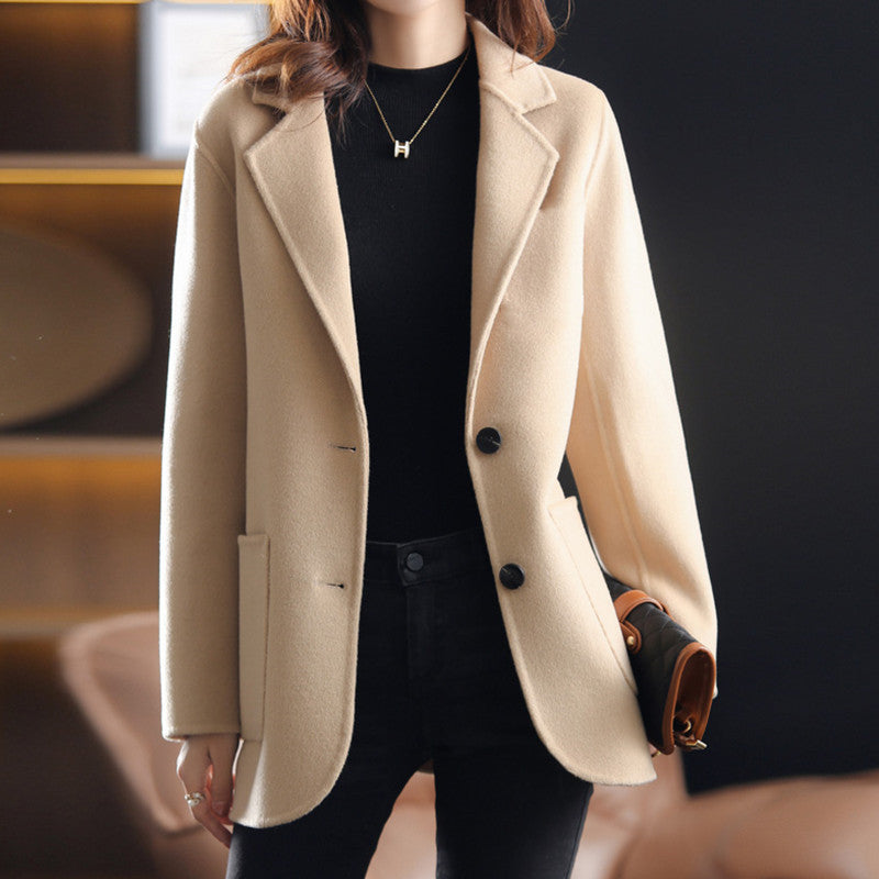 Ladies elegant wool blazer with practical pockets Lune London