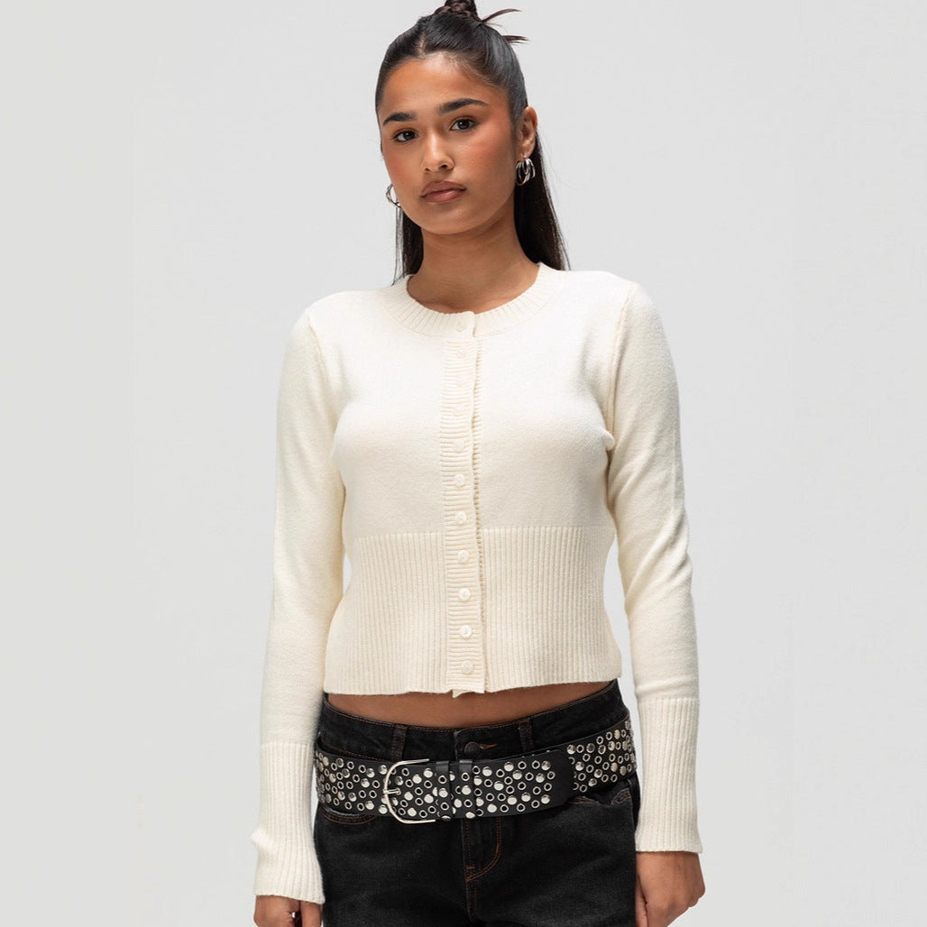 Cardigan pour femmes avec des détails de boutons contrastants Chic & Stil