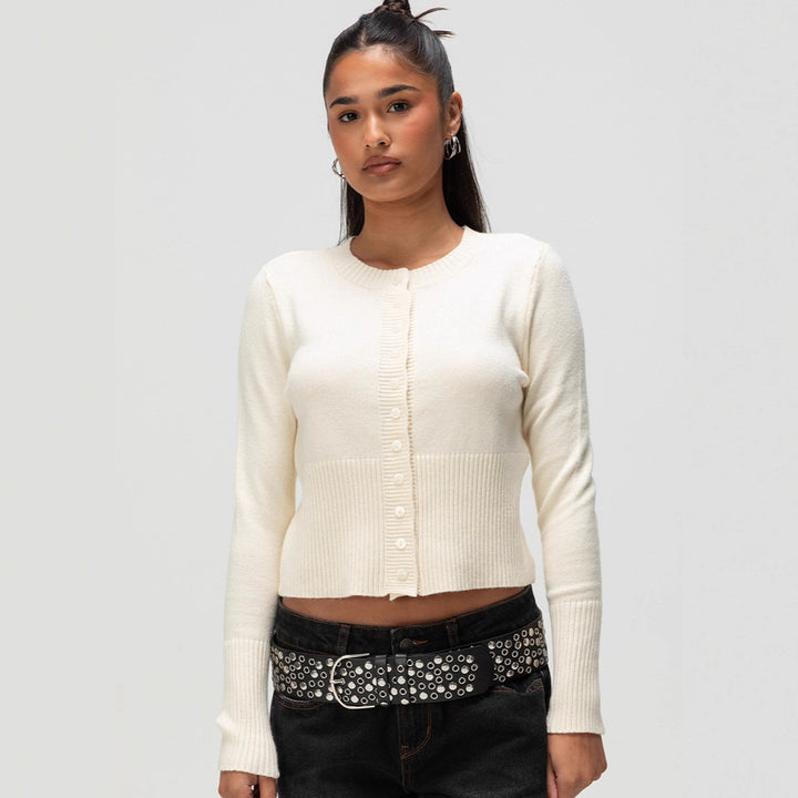 Cardigan pour femmes avec des détails de boutons contrastants Chic & Stil