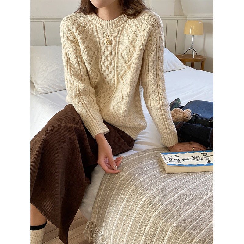 Women casual chunky knit sweater with cable pattern Chic & Stil