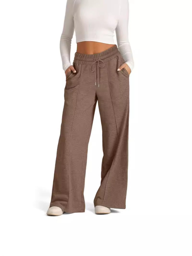 Loose leisure pants for women with elastic waistband and practical side pockets Lune London