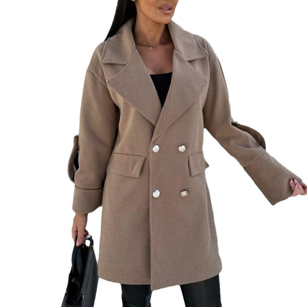 Elegant oversized women's blazer with double-breasted buttons and practical pockets Lune London