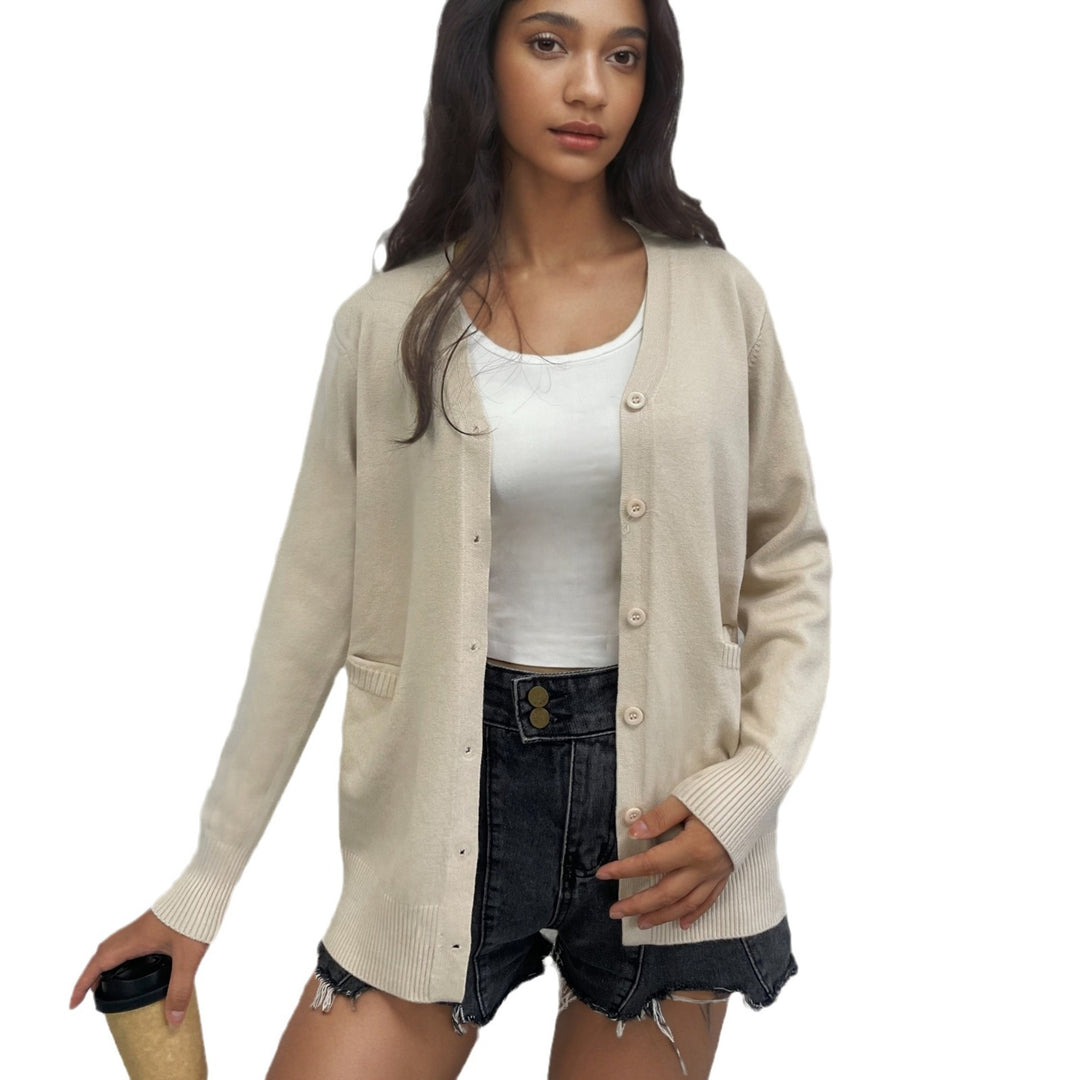 Casual knit jacket for women with integrated pockets and elegant button design Lune Londonl