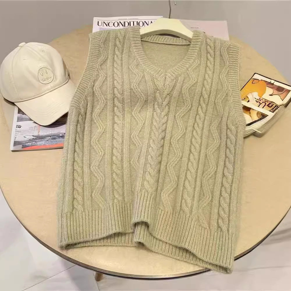 Ladies chunky knit cardigan with V-neck and twisted pattern Lune London