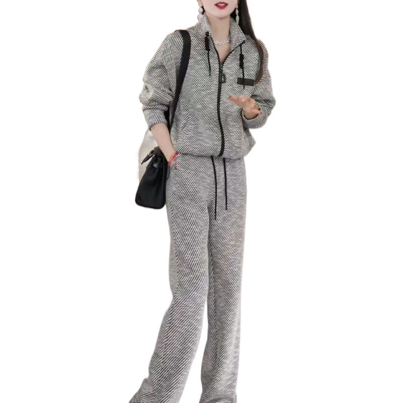 Women's cozy leisure set with practical zipper and high collar Chic & Stil
