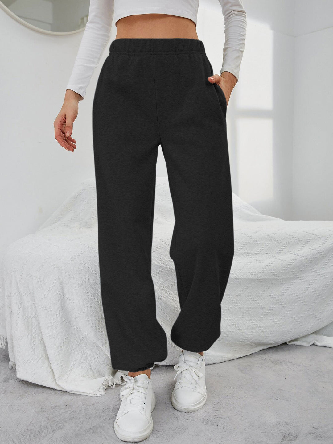 Pantalons de survêtement décontractés pour femmes avec taille élastique et poches latérales Chic & Stil